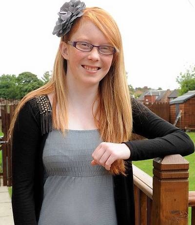 Nữ sinh đối mặt với cái chết nếu... chải tóc - 1