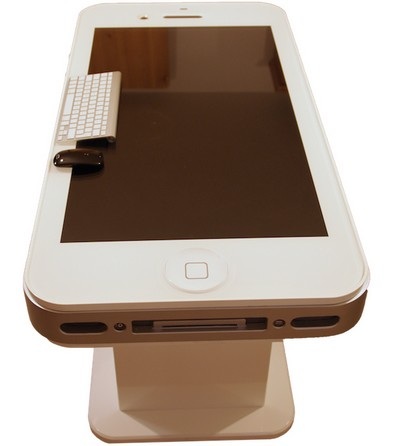 Cận cảnh chiếc iPhone 4 khổng lồ - 2 Cận cảnh chiếc iPhone 4 khổng lồ - 2