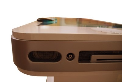Cận cảnh chiếc iPhone 4 khổng lồ - 7 Cận cảnh chiếc iPhone 4 khổng lồ - 7