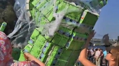 Thú vị cuộc thi đua thuyền làm từ vỏ hộp sữa - 1 Thú vị cuộc thi đua thuyền làm từ vỏ hộp sữa - 1