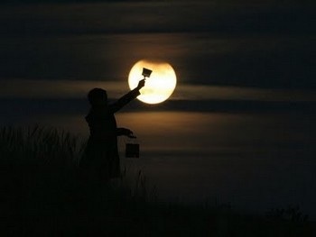 moon11_7a077.jpg