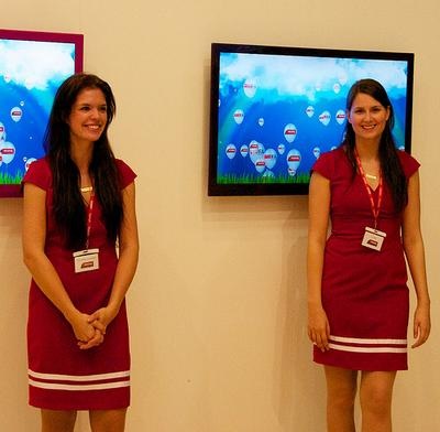 Ngắm “chân dài” khuấy động triển lãm IFA 2011 - 17