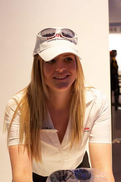 Ngắm “chân dài” khuấy động triển lãm IFA 2011 - 20