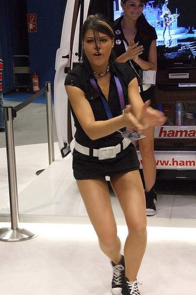 Ngắm “chân dài” khuấy động triển lãm IFA 2011 - 22