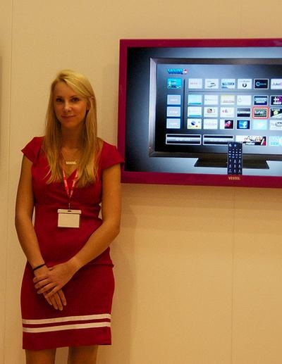 Ngắm “chân dài” khuấy động triển lãm IFA 2011 - 5