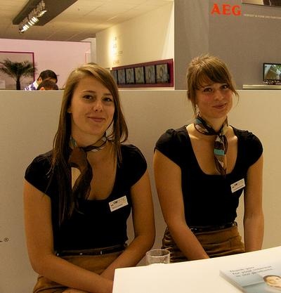 Ngắm “chân dài” khuấy động triển lãm IFA 2011 - 8