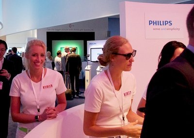 Ngắm “chân dài” khuấy động triển lãm IFA 2011 - 10