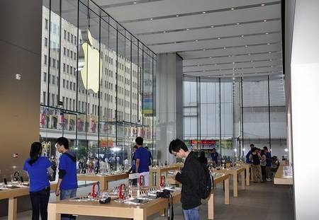 Bên trong cửa hàng Apple Store lớn nhất thế giới - 4 Bên trong cửa hàng Apple Store lớn nhất thế giới - 4