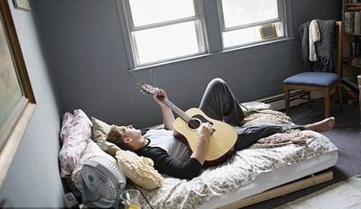 Bố mẹ thuê luật sư để "đuổi" con ra khỏi nhà - 1