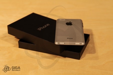 Cận cảnh mô hình mẫu đầu tiên của iPhone 5 - 2 Cận cảnh mô hình mẫu đầu tiên của iPhone 5 - 2