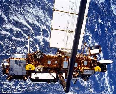 NASA cảnh báo vệ tinh 6,5 tấn sẽ rơi xuống trái đất - 1 NASA cảnh báo vệ tinh 6,5 tấn sẽ rơi xuống trái đất - 1