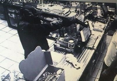 Tên cướp bị bắt vì lý do cực kỳ ngớ ngẩn - 1 Tên cướp bị bắt vì lý do cực kỳ ngớ ngẩn - 1