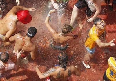 “Cuộc chiến cà chua” lớn nhất thế giới tại Tây Ban Nha - 3 “Cuộc chiến cà chua” lớn nhất thế giới tại Tây Ban Nha - 3