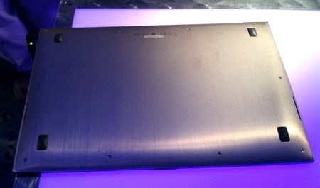 “Sờ tận tay” laptop siêu mỏng Zenbook của Asus - 11
