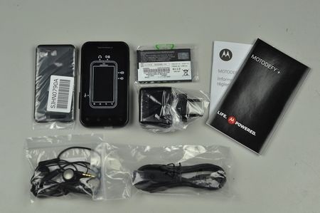 Motorola Defy Plus “nồi đồng cối đá” tại Việt Nam - 3