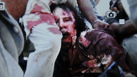 Cái chết của Gadhafi bị hacker lợi dụng - 1
