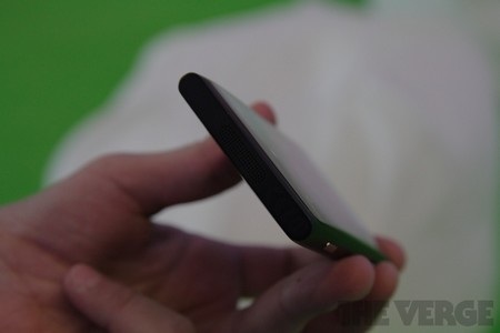Ảnh thực tế và trải nghiệm đầu tiên của Nokia Lumia 800 - 4 Ảnh thực tế và trải nghiệm đầu tiên của Nokia Lumia 800 - 4