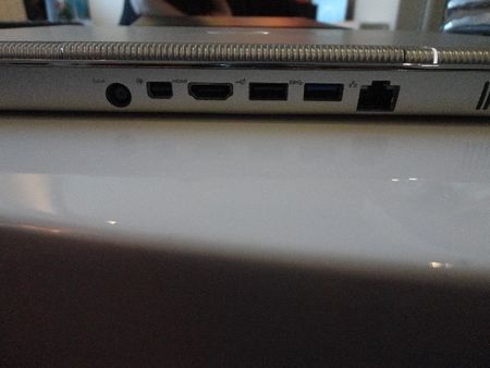 MacBook Pro mới gặp “đối thủ” từ Dell - 5 MacBook Pro mới gặp “đối thủ” từ Dell - 5