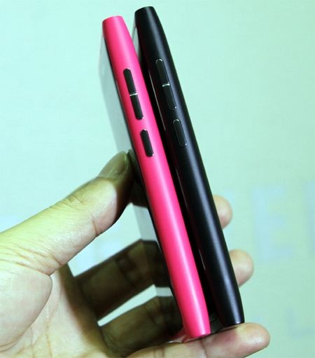 “Đập hộp” Nokia N9 chính hãng tại Việt Nam - 11 “Đập hộp” Nokia N9 chính hãng tại Việt Nam - 11