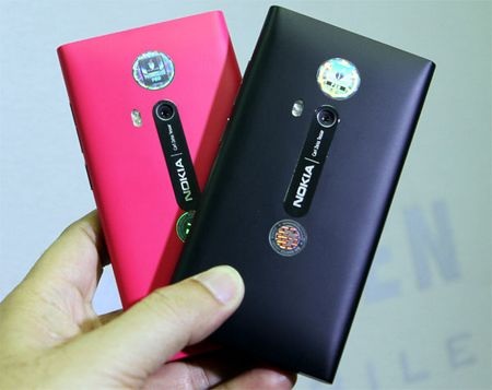 “Đập hộp” Nokia N9 chính hãng tại Việt Nam - 14 “Đập hộp” Nokia N9 chính hãng tại Việt Nam - 14