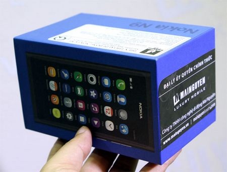 “Đập hộp” Nokia N9 chính hãng tại Việt Nam - 1 “Đập hộp” Nokia N9 chính hãng tại Việt Nam - 1