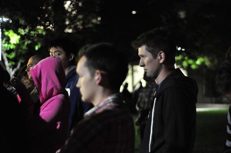 Người hâm mộ lặng buồn tưởng niệm Steve Jobs - 9