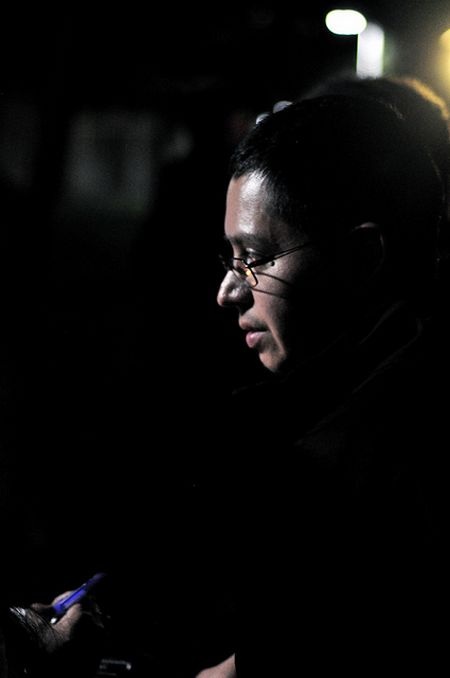 Người hâm mộ lặng buồn tưởng niệm Steve Jobs - 5