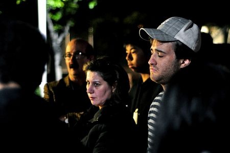 Người hâm mộ lặng buồn tưởng niệm Steve Jobs - 6