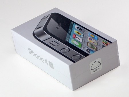 Khám phá “nội thất” iPhone 4S - 1 Khám phá “nội thất” iPhone 4S - 1