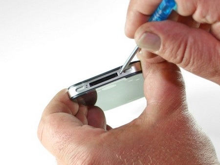 Khám phá “nội thất” iPhone 4S - 3 Khám phá “nội thất” iPhone 4S - 3