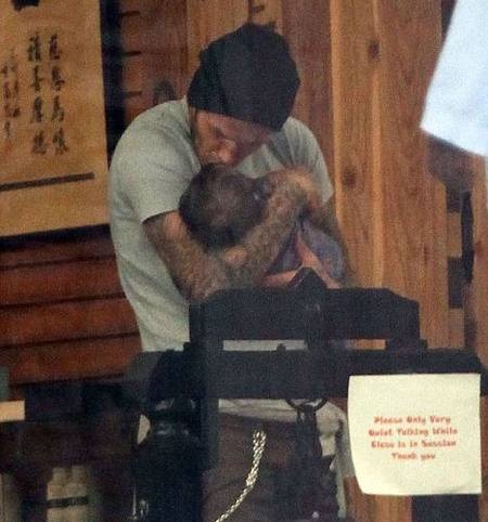 David Beckham thể hiện hình ảnh người cha mẫu mực - 5 David Beckham thể hiện hình ảnh người cha mẫu mực - 5