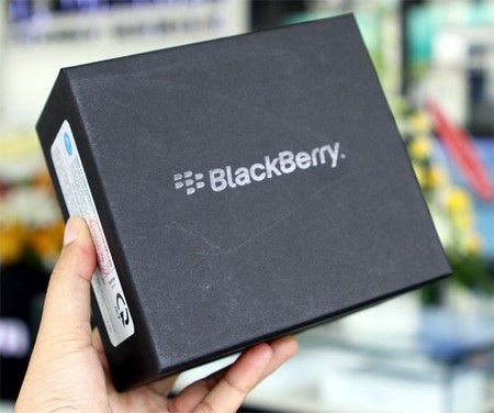 Blackberry Bold 9900 chính hãng giá gần 16 triệu đồng - 1 Blackberry Bold 9900 chính hãng giá gần 16 triệu đồng - 1