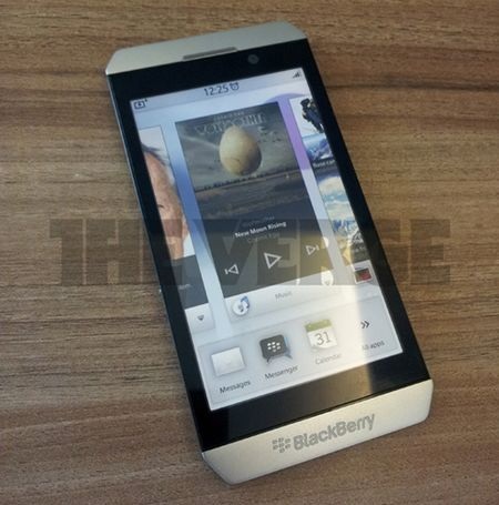 Rò rỉ hình ảnh Blackberry “siêu mỏng” của RIM - 1 Rò rỉ hình ảnh Blackberry “siêu mỏng” của RIM - 1
