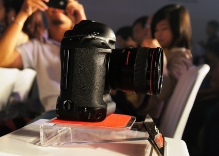 “Siêu phẩm” EOS-1D X của Canon bất ngờ xuất hiện tại VN - 1