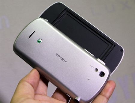Mở hộp Xperia Pro chính hãng giá gần 10,5 triệu đồng - 10 Mở hộp Xperia Pro chính hãng giá gần 10,5 triệu đồng - 10