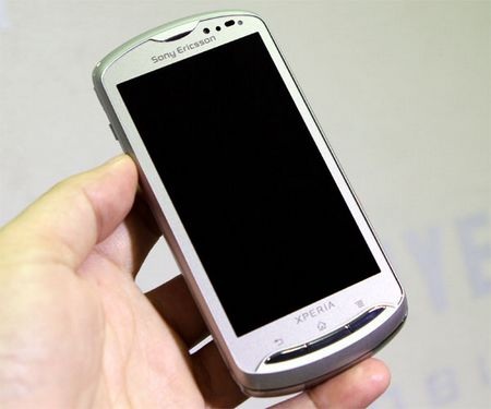 Mở hộp Xperia Pro chính hãng giá gần 10,5 triệu đồng - 3 Mở hộp Xperia Pro chính hãng giá gần 10,5 triệu đồng - 3