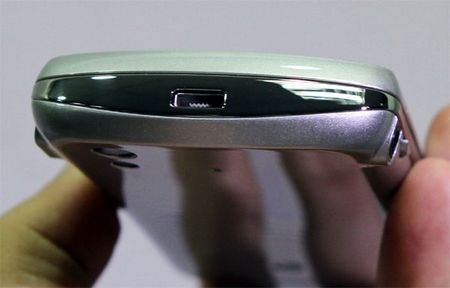 Mở hộp Xperia Pro chính hãng giá gần 10,5 triệu đồng - 7 Mở hộp Xperia Pro chính hãng giá gần 10,5 triệu đồng - 7