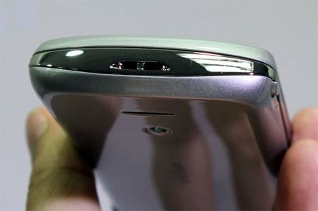 Mở hộp Xperia Pro chính hãng giá gần 10,5 triệu đồng - 8 Mở hộp Xperia Pro chính hãng giá gần 10,5 triệu đồng - 8
