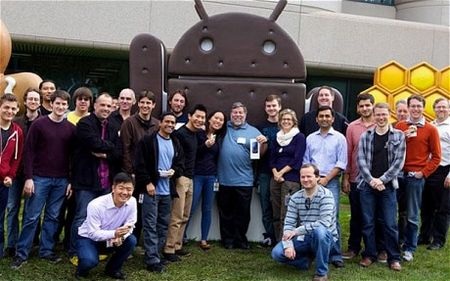 Đồng sáng lập Apple được tặng smartphone “bom tấn” của Google - 1