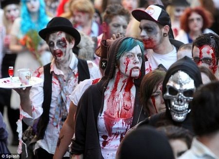 Kinh hoàng cuộc diễu hành của các “thây ma” - 1