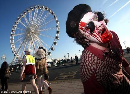 Kinh hoàng cuộc diễu hành của các “thây ma” - 5