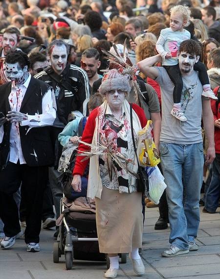 Kinh hoàng cuộc diễu hành của các “thây ma” - 6