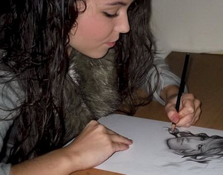 Thiếu nữ nổi tiếng với tài vẽ tranh siêu thực - 2