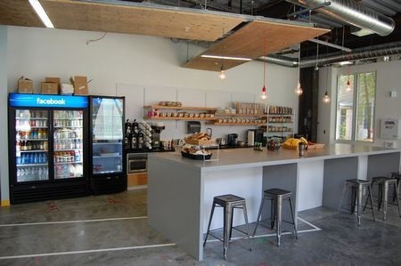 Thăm “đại bản doanh” mới của Facebook - 14