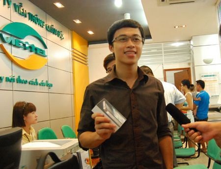 Dân buôn iPhone 4S “thận trọng” chờ chính hãng - 2 Dân buôn iPhone 4S “thận trọng” chờ chính hãng - 2