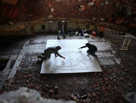 Thú vị nghệ thuật vẽ tranh bằng… bom xăng - 1