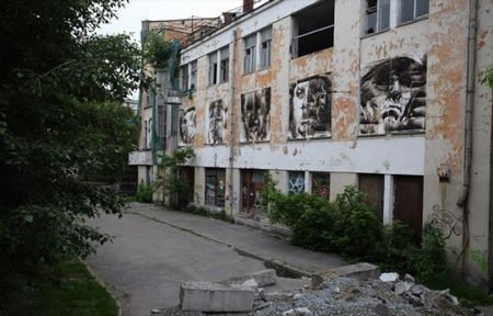 Thú vị nghệ thuật vẽ tranh bằng… bom xăng - 9