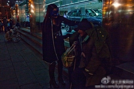 “Nữ anh hùng quyến rũ” làm từ thiện tại Trung Quốc - 3 “Nữ anh hùng quyến rũ” làm từ thiện tại Trung Quốc - 3