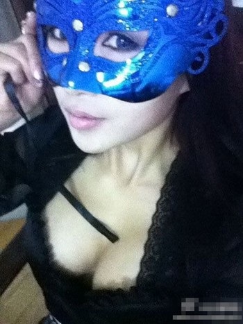 “Nữ anh hùng quyến rũ” làm từ thiện tại Trung Quốc - 8 “Nữ anh hùng quyến rũ” làm từ thiện tại Trung Quốc - 8