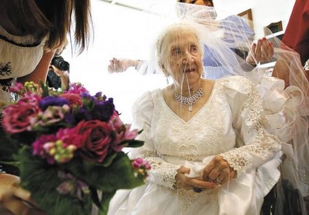 Lấy chồng ở tuổi 100 - 2